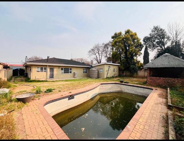 8 BEDROOM HOUSE FOR SALE IN WYCHWOOD